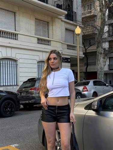 Short Cuerina Tachas