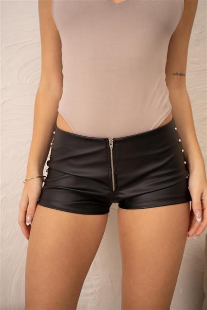 Short Cuerina Tachas